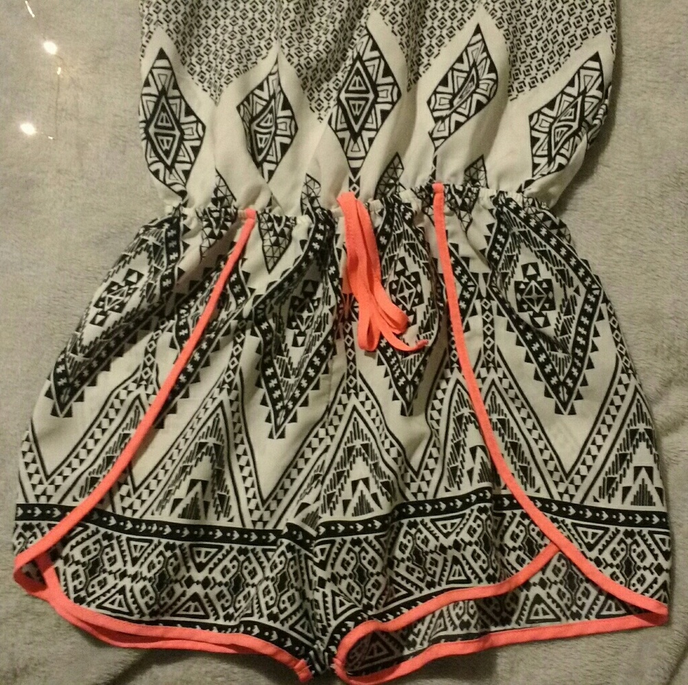 Romper - Picture 3 of 4